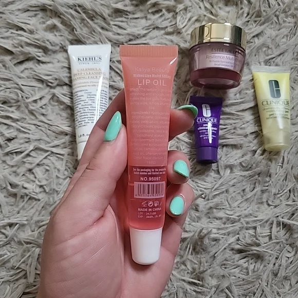 Beauty Bundle Estee Lauder Clinique Kiehls Lip Oil Hello Kitty Skin Face Lips ✨️